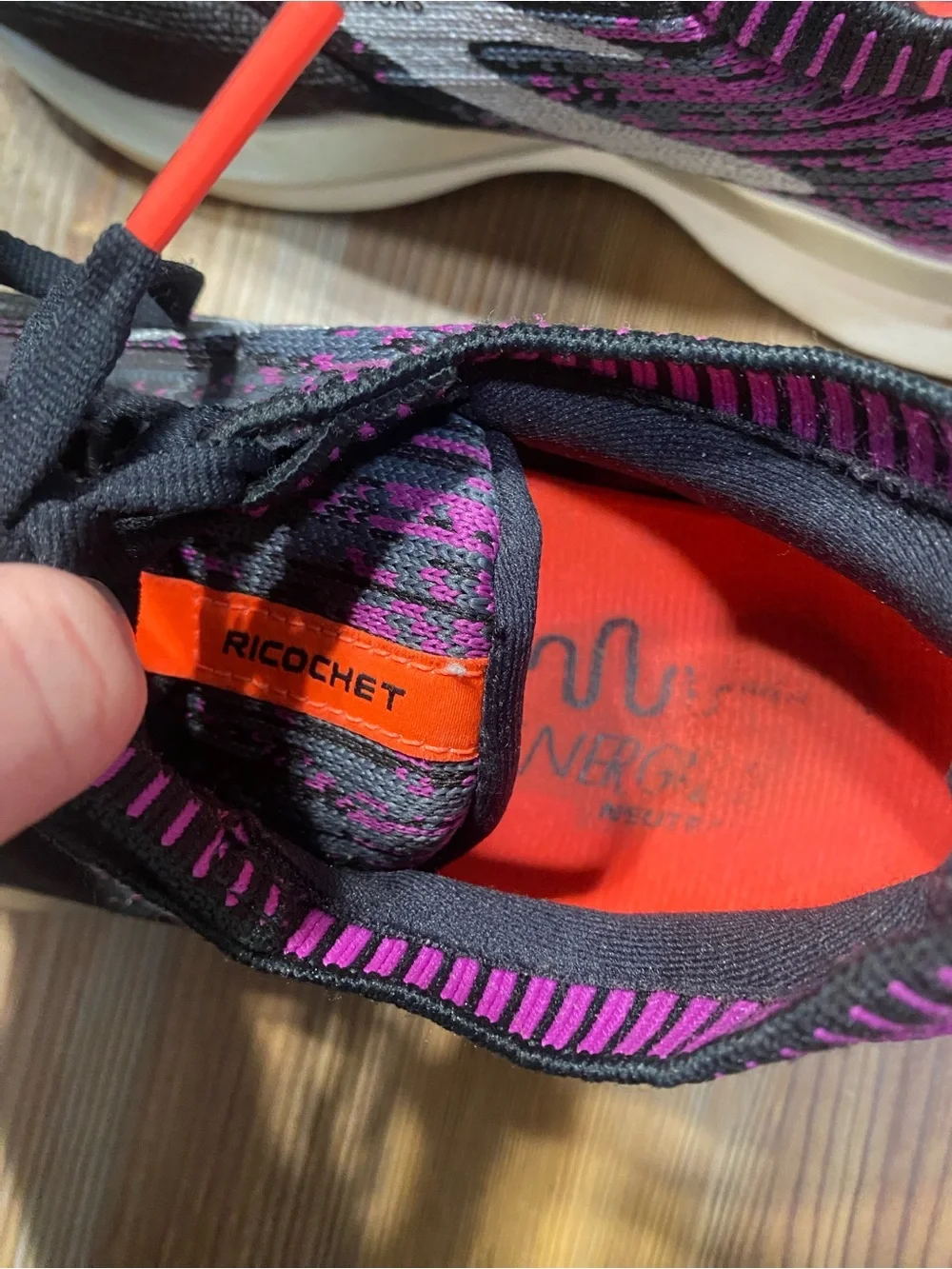 Brooks Ricochet Shoes - Picture 6 of 9
